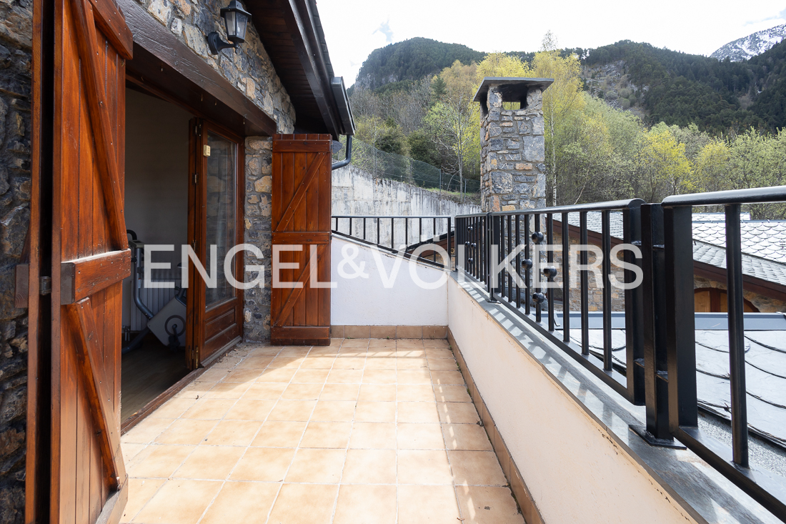 Chalet en venta en Encamp, 4 habitaciones, 240 metros