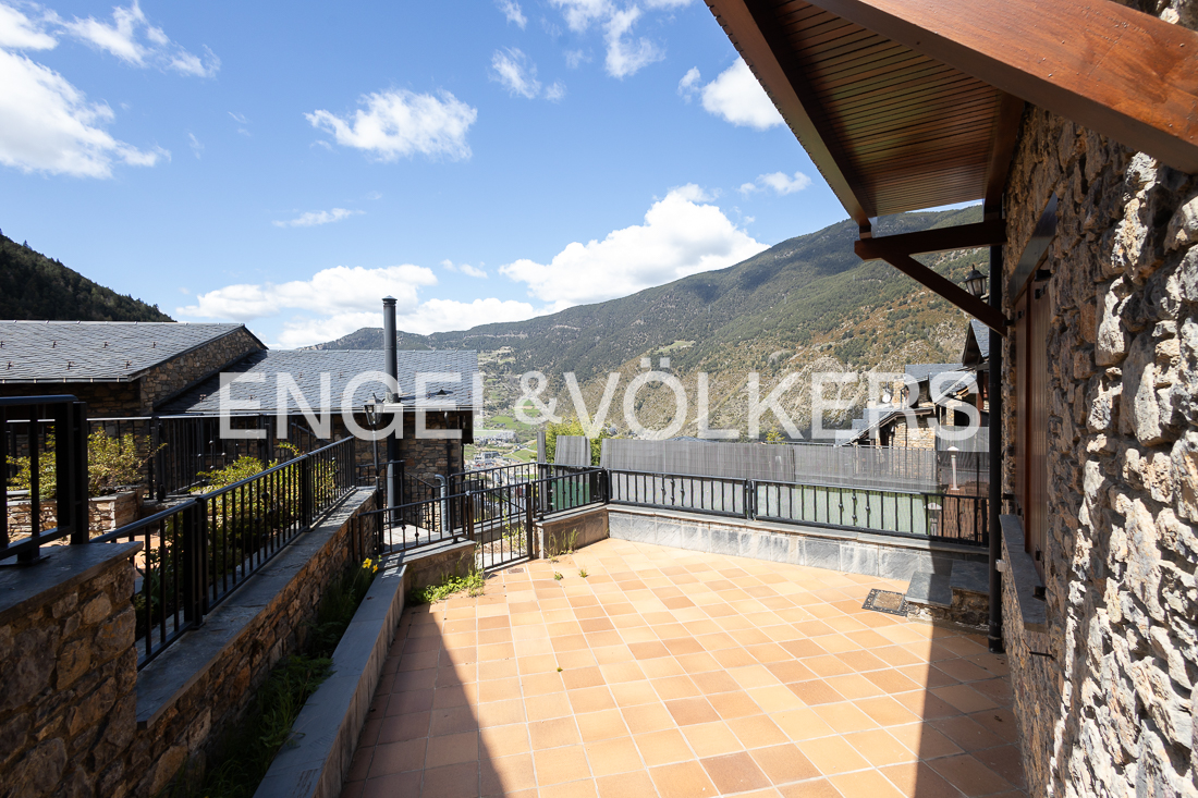 Chalet en venta en Encamp, 4 habitaciones, 240 metros