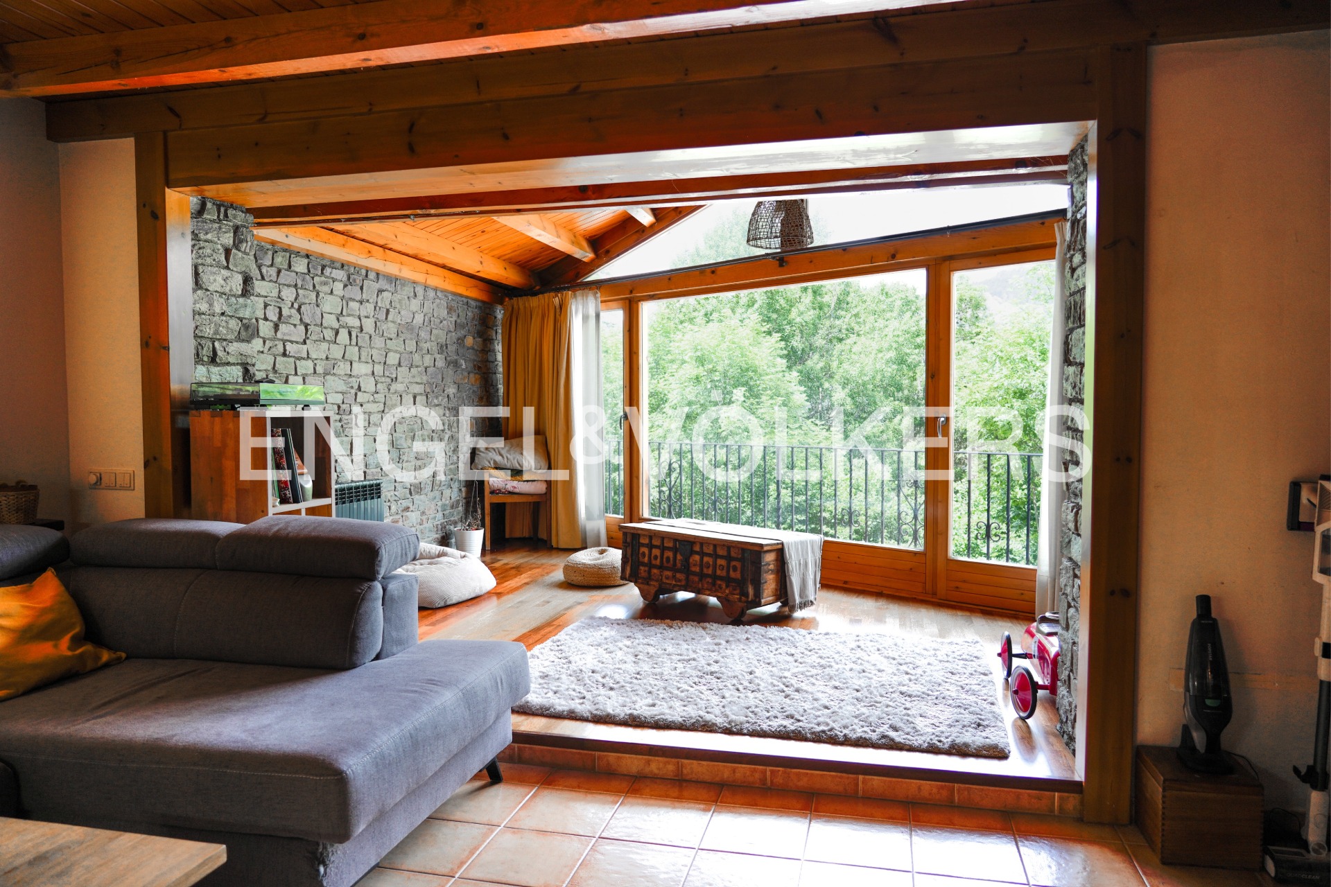 Casa adossada en venda a Ordino, 4 habitacions, 240 metres