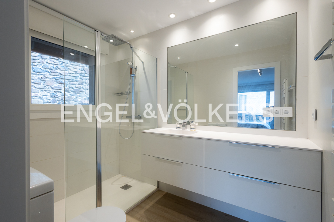 Xalet en venda a Anyós, 5 habitacions, 315 metres