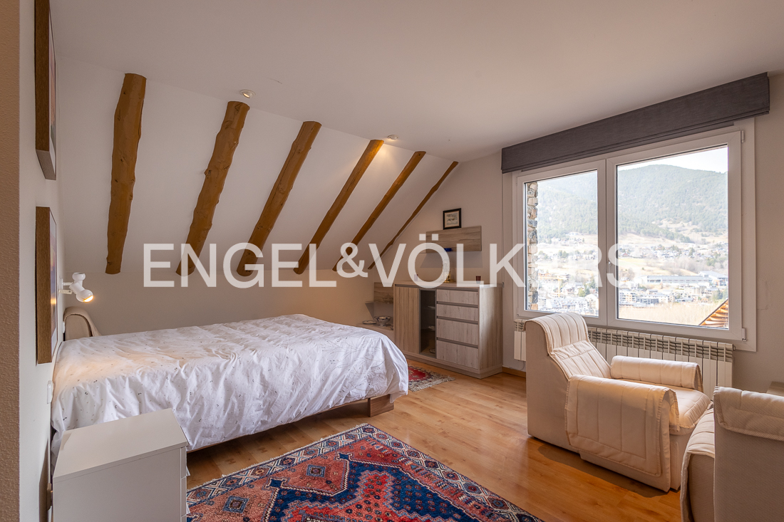 Xalet en venda a Anyós, 5 habitacions, 315 metres