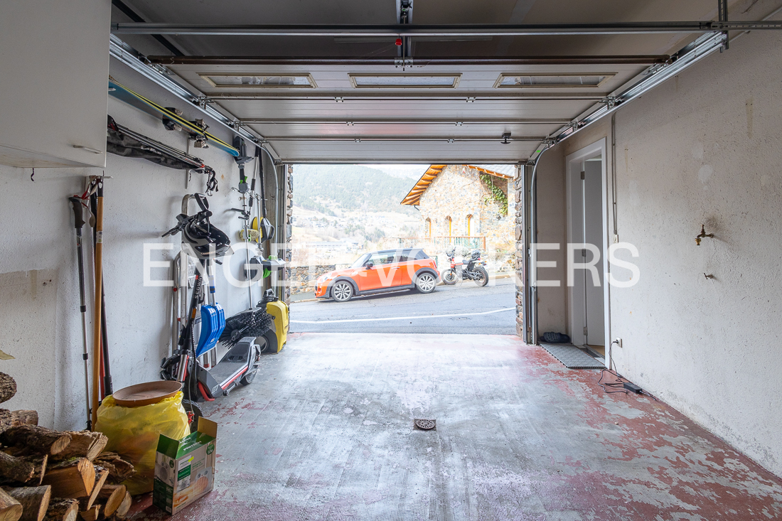 Xalet en venda a Anyós, 5 habitacions, 315 metres