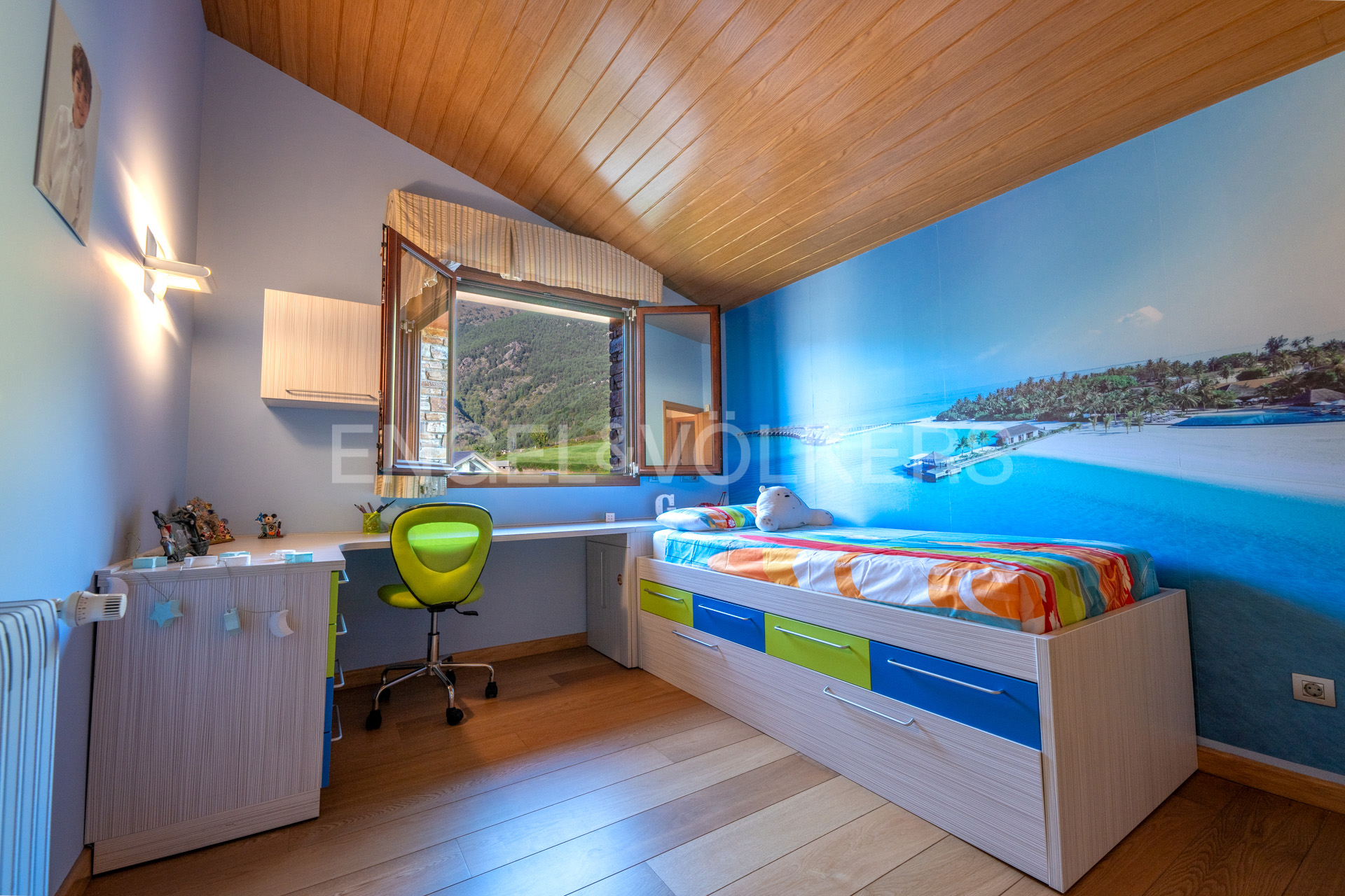 Chalet en venta en Aixirivall, 4 habitaciones, 488 metros
