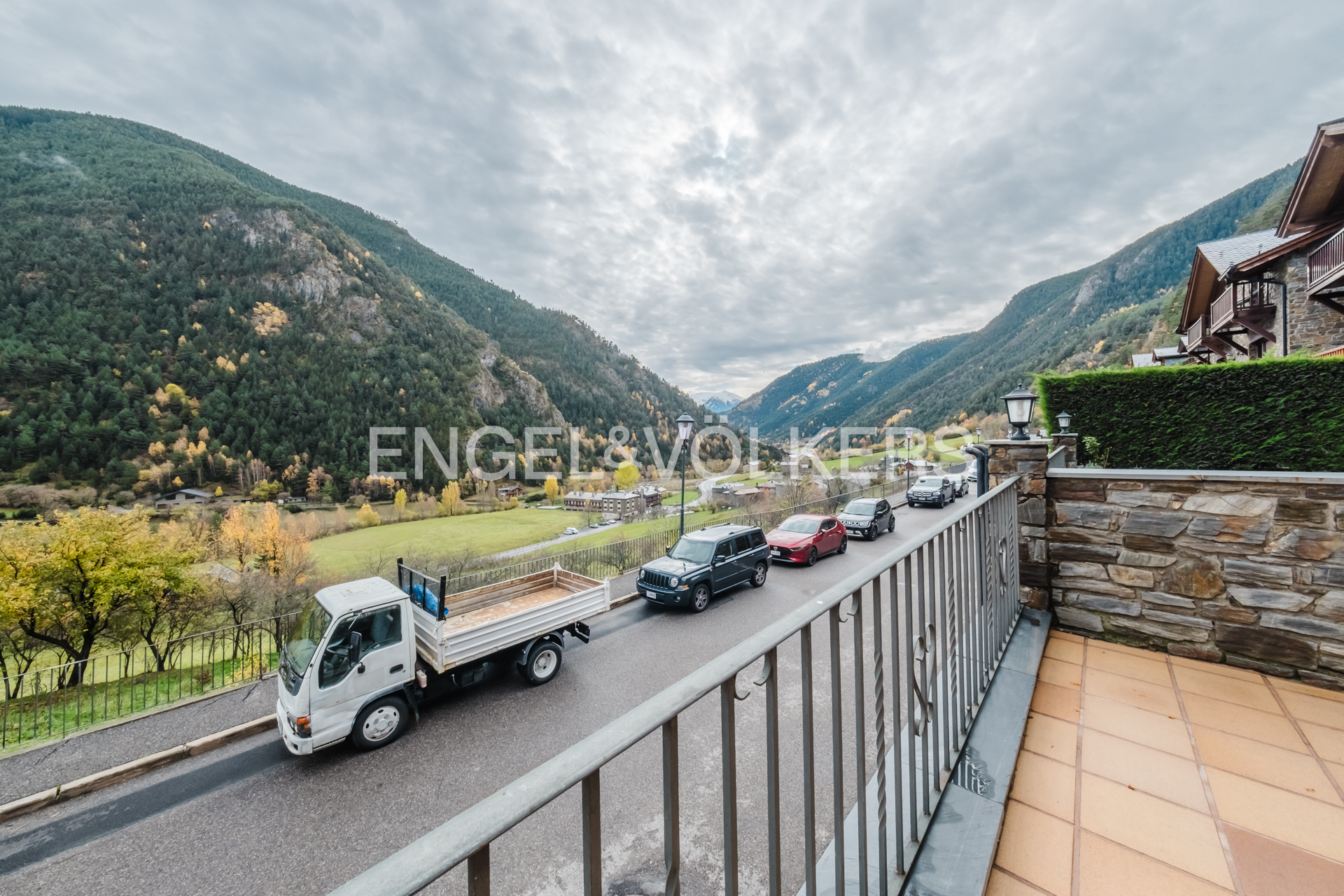Casa adossada en venda a Arans, 4 habitacions, 382 metres
