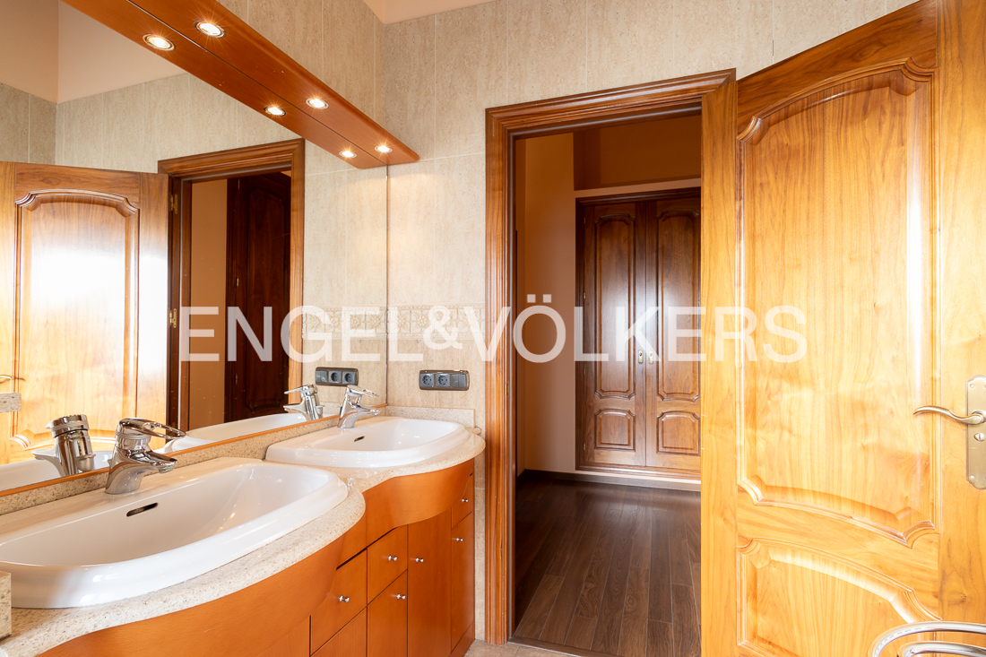 Chalet en venta en L'Aldosa de la Massana, 4 habitaciones, 364 metros