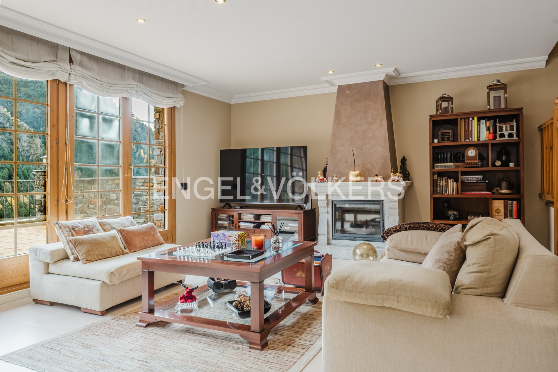 Casa adossada en venda a Arans, 4 habitacions, 382 metres