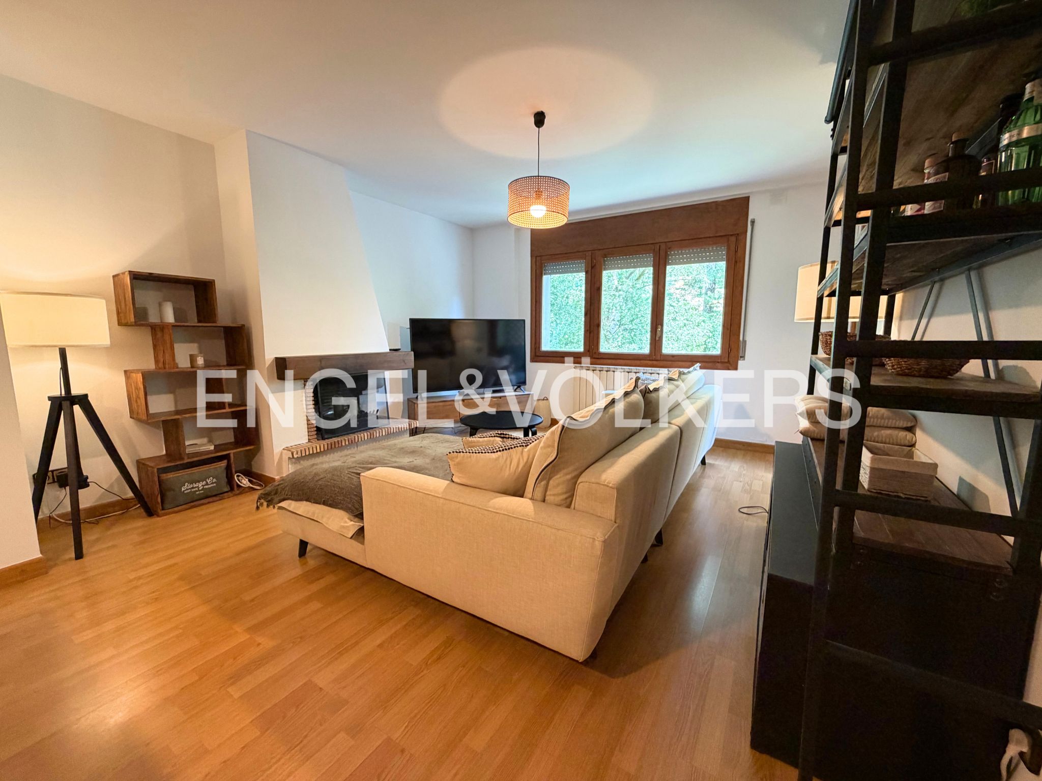 Piso de alquiler en La Cortinada, 2 habitaciones, 91 metros