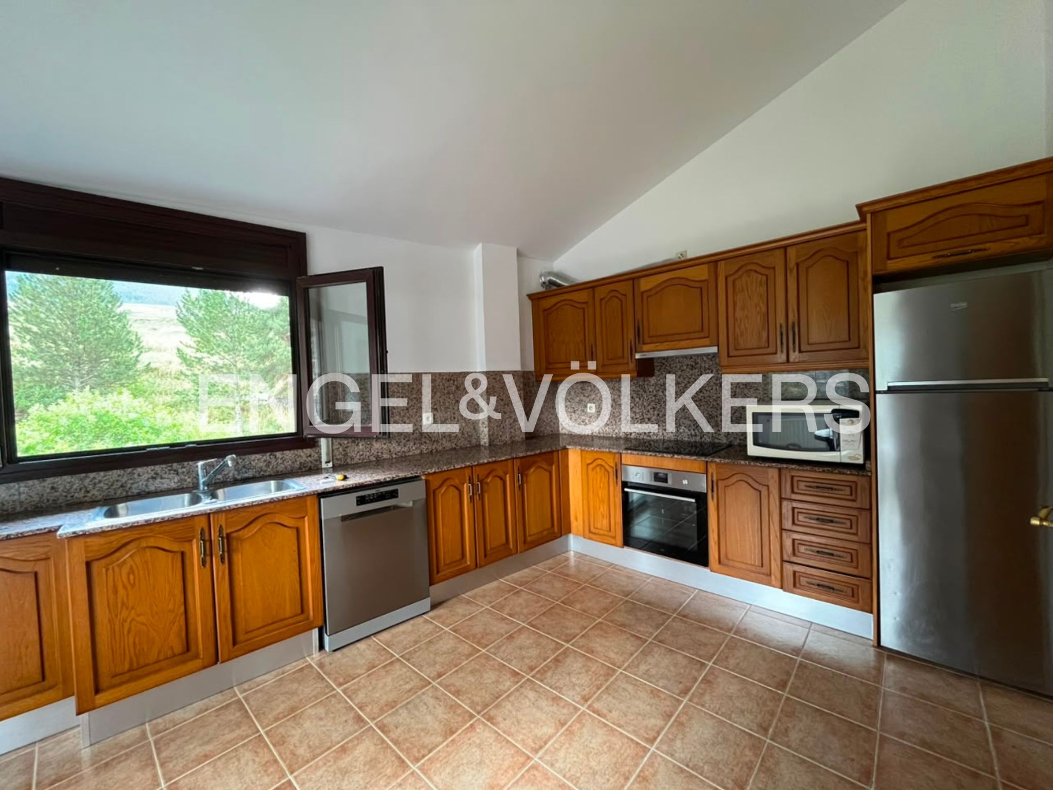 Pis de lloguer a Prats, 3 habitacions, 145 metres