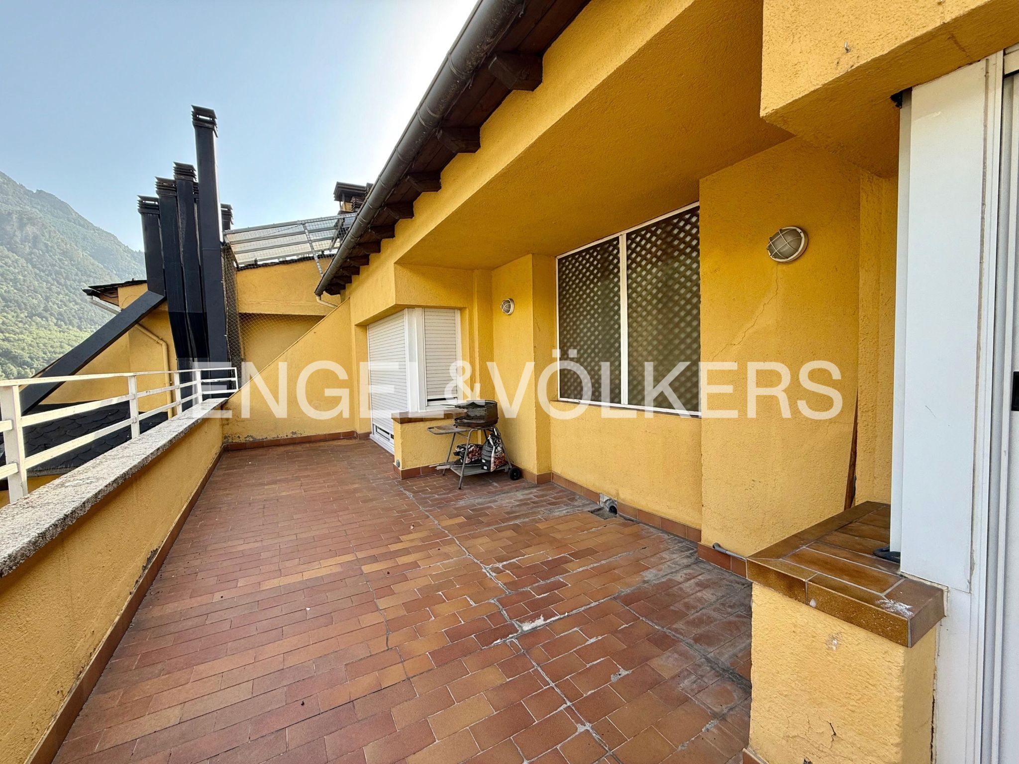 Àtic de lloguer a Santa Coloma, 4 habitacions, 211 metres