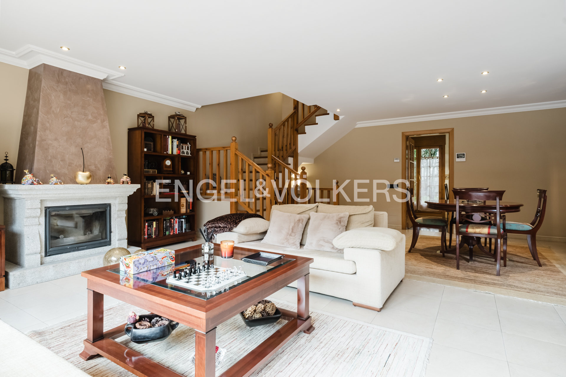 Casa adossada en venda a Arans, 4 habitacions, 382 metres