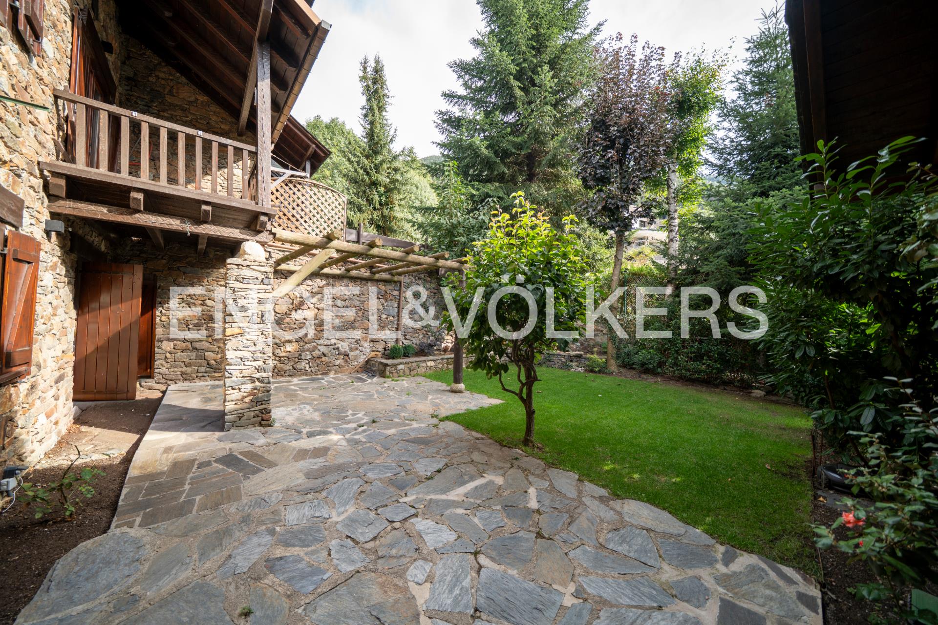 Casa adossada en venda a Ordino, 4 habitacions, 243 metres