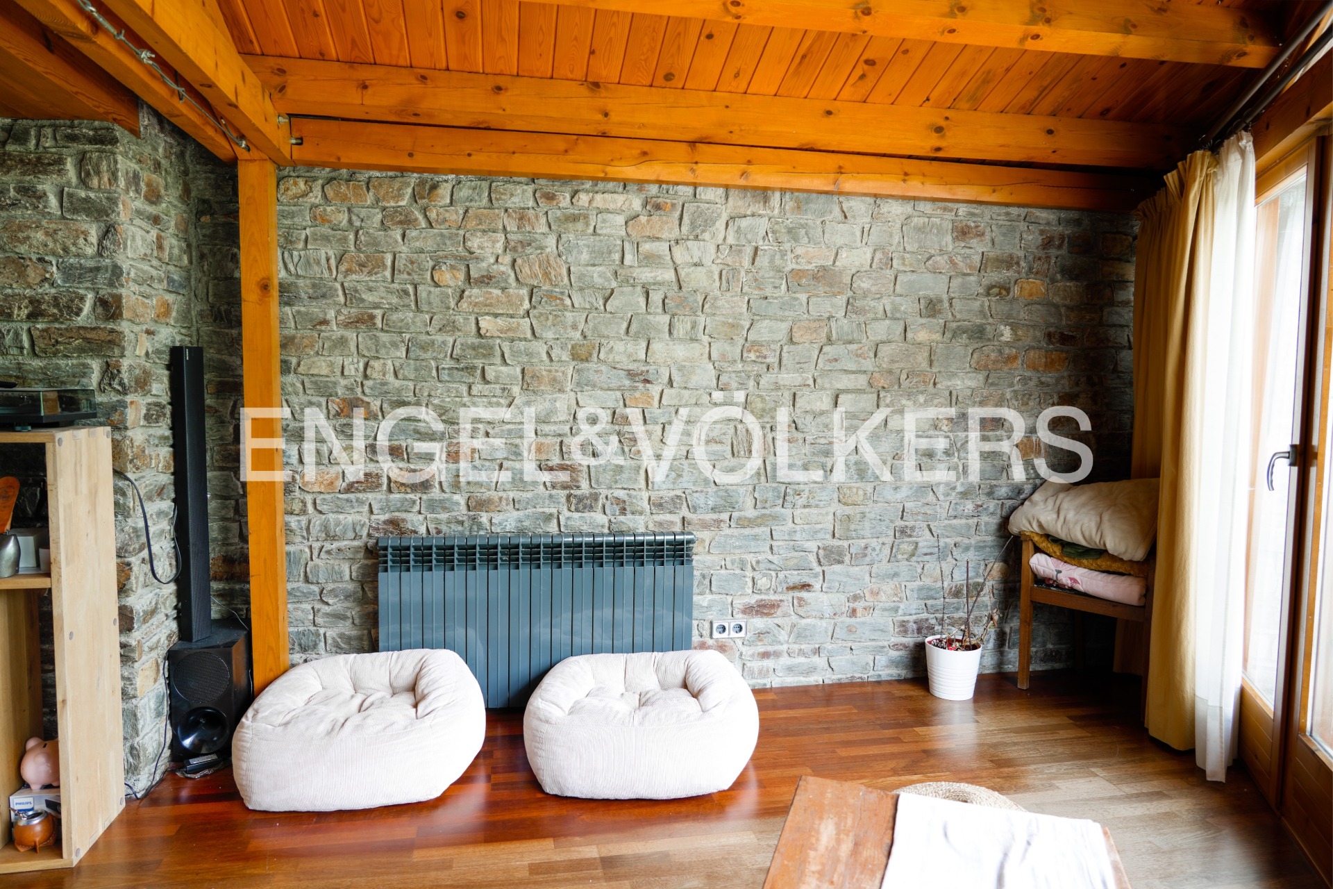 Casa adossada en venda a Ordino, 4 habitacions, 240 metres