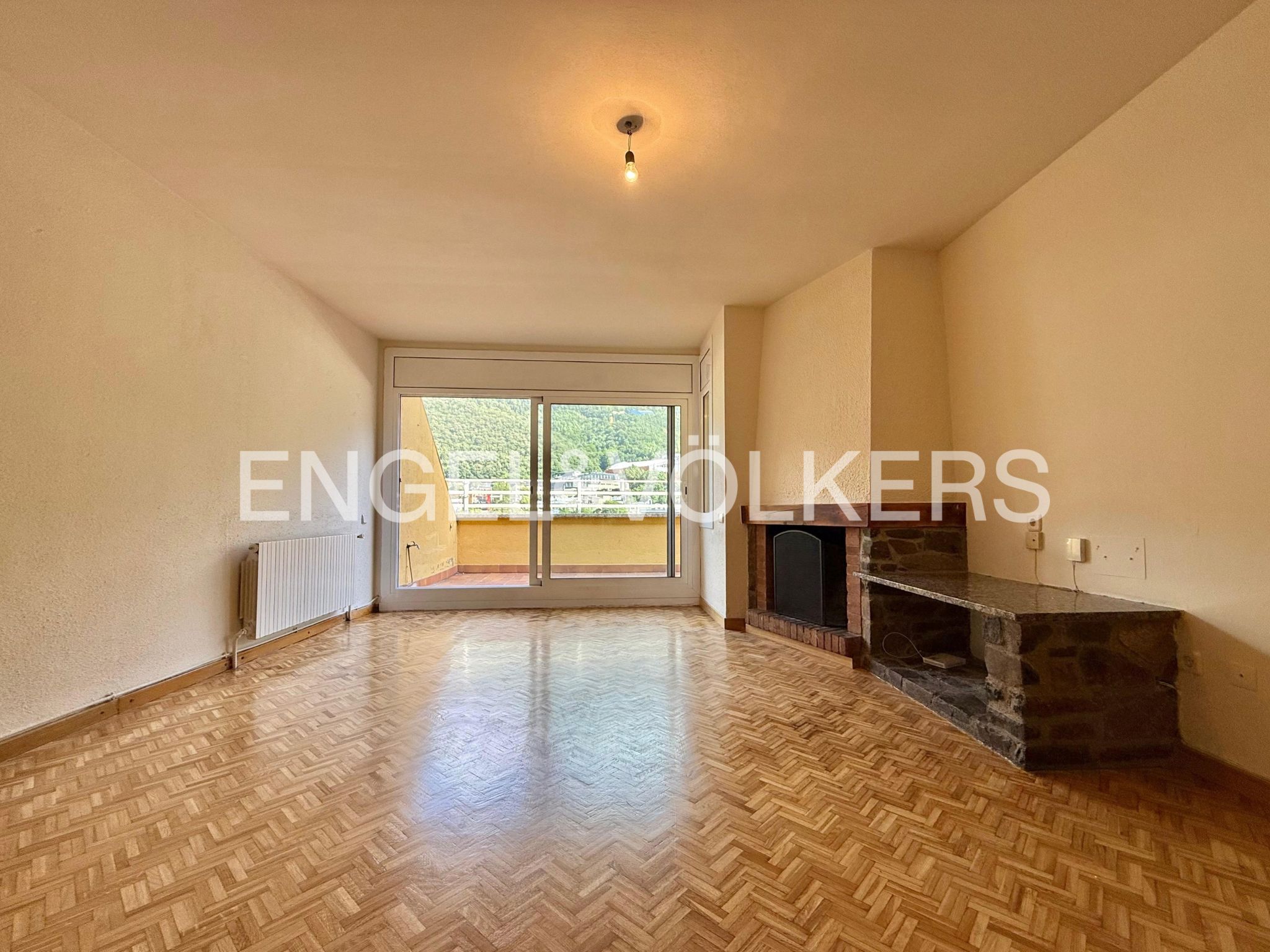 Àtic de lloguer a Santa Coloma, 4 habitacions, 211 metres