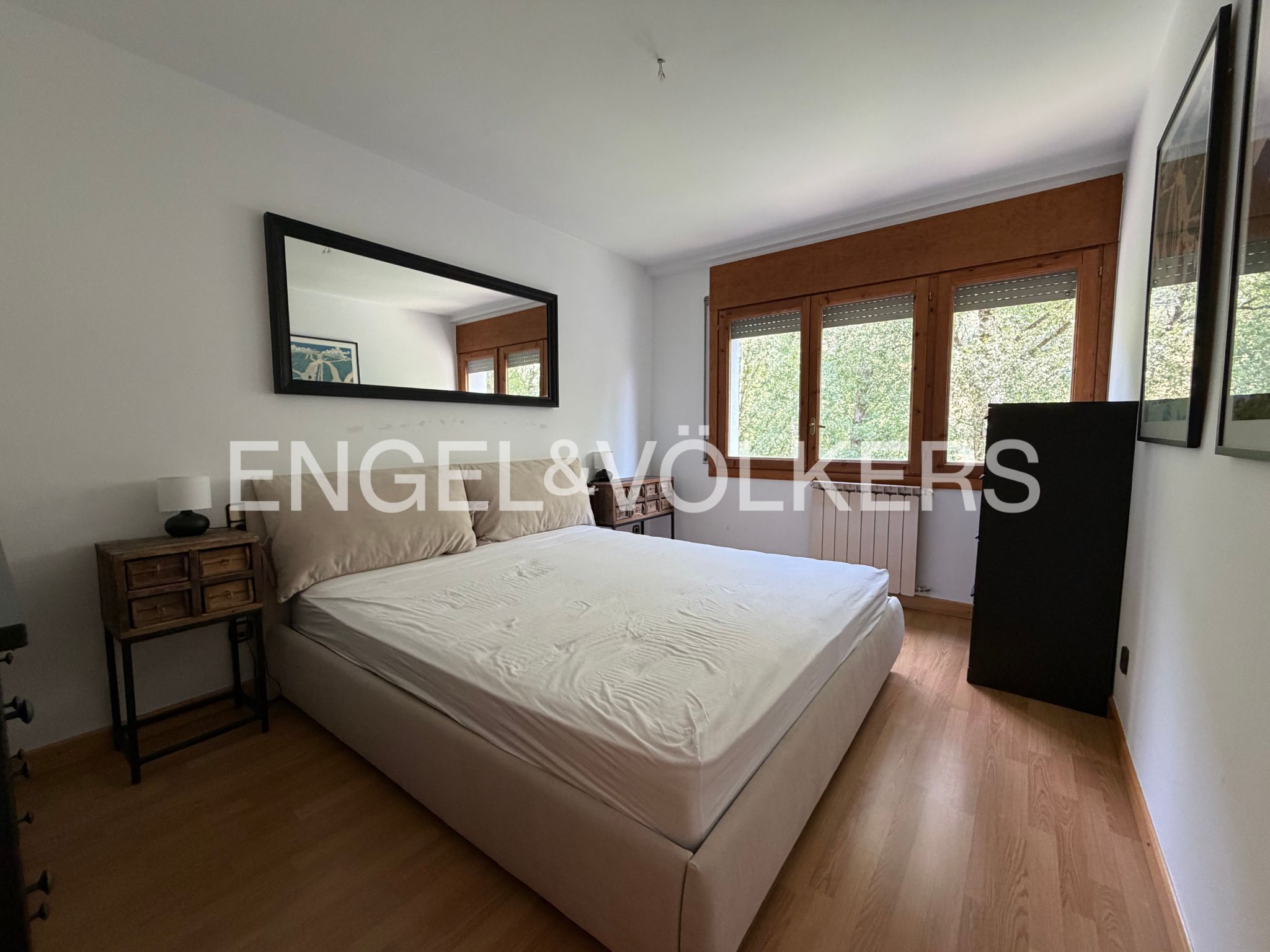 Piso de alquiler en La Cortinada, 2 habitaciones, 91 metros