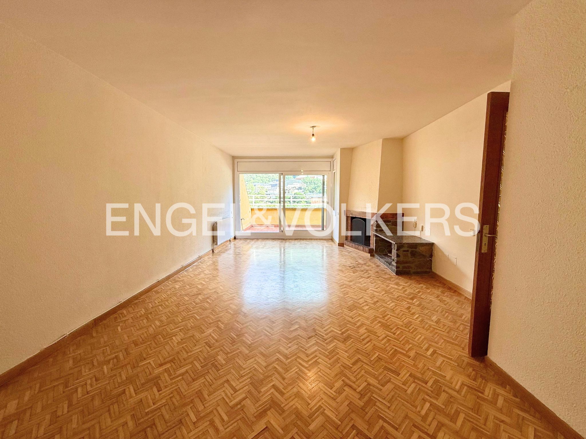 Àtic de lloguer a Santa Coloma, 4 habitacions, 211 metres