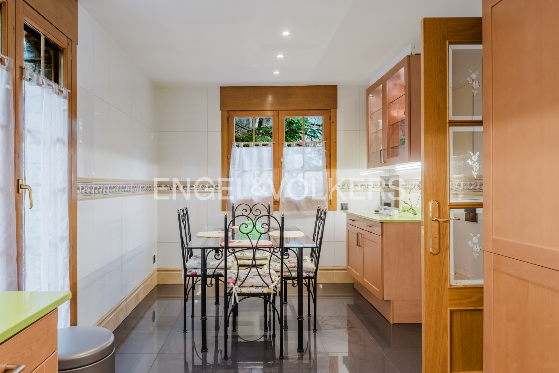 Casa adossada en venda a Arans, 4 habitacions, 382 metres