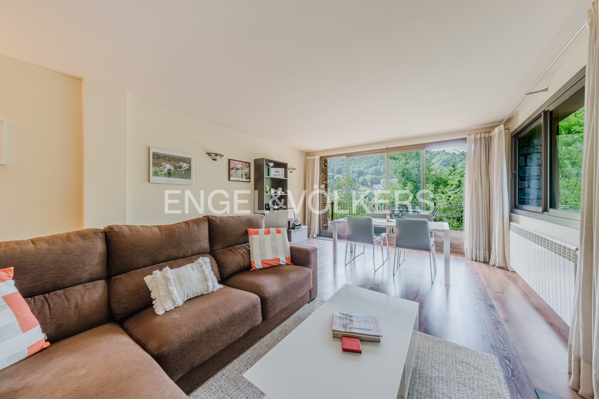 Pis en venda a Anyós, 2 habitacions, 99 metres