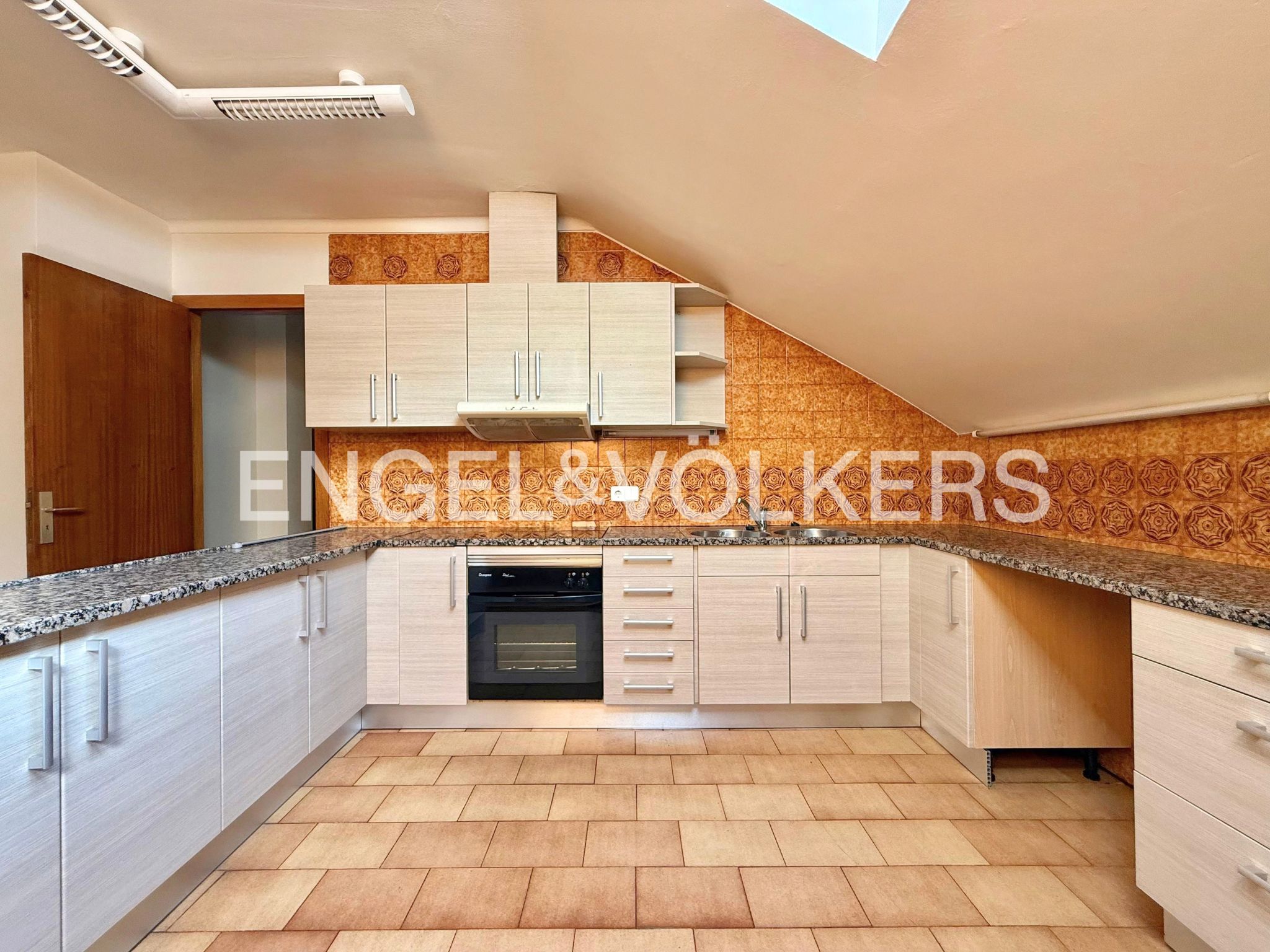 Àtic de lloguer a Santa Coloma, 4 habitacions, 211 metres