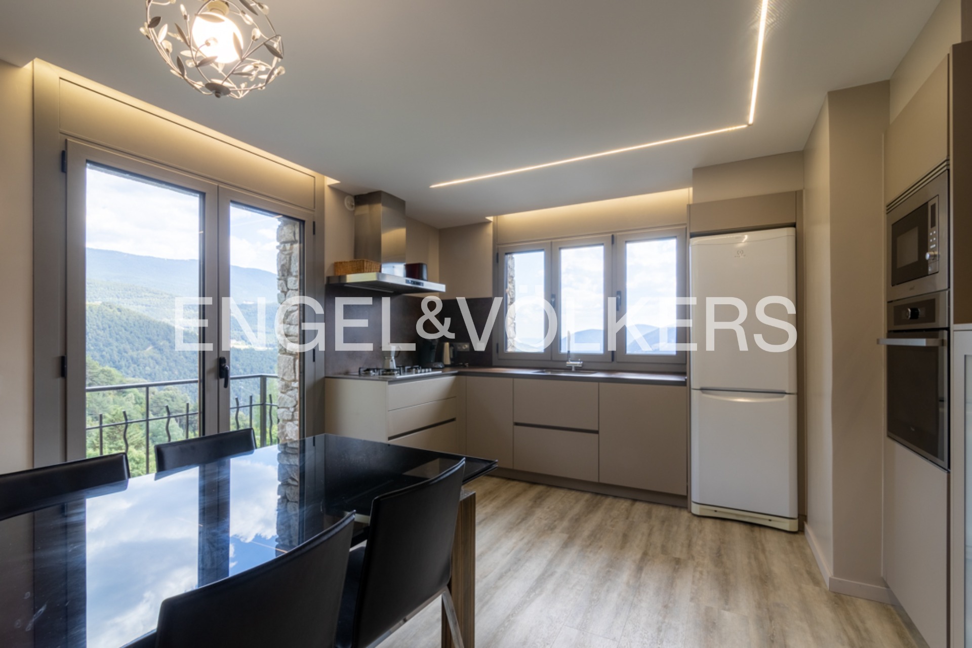 Xalet en venda a Certers, 5 habitacions, 393 metres