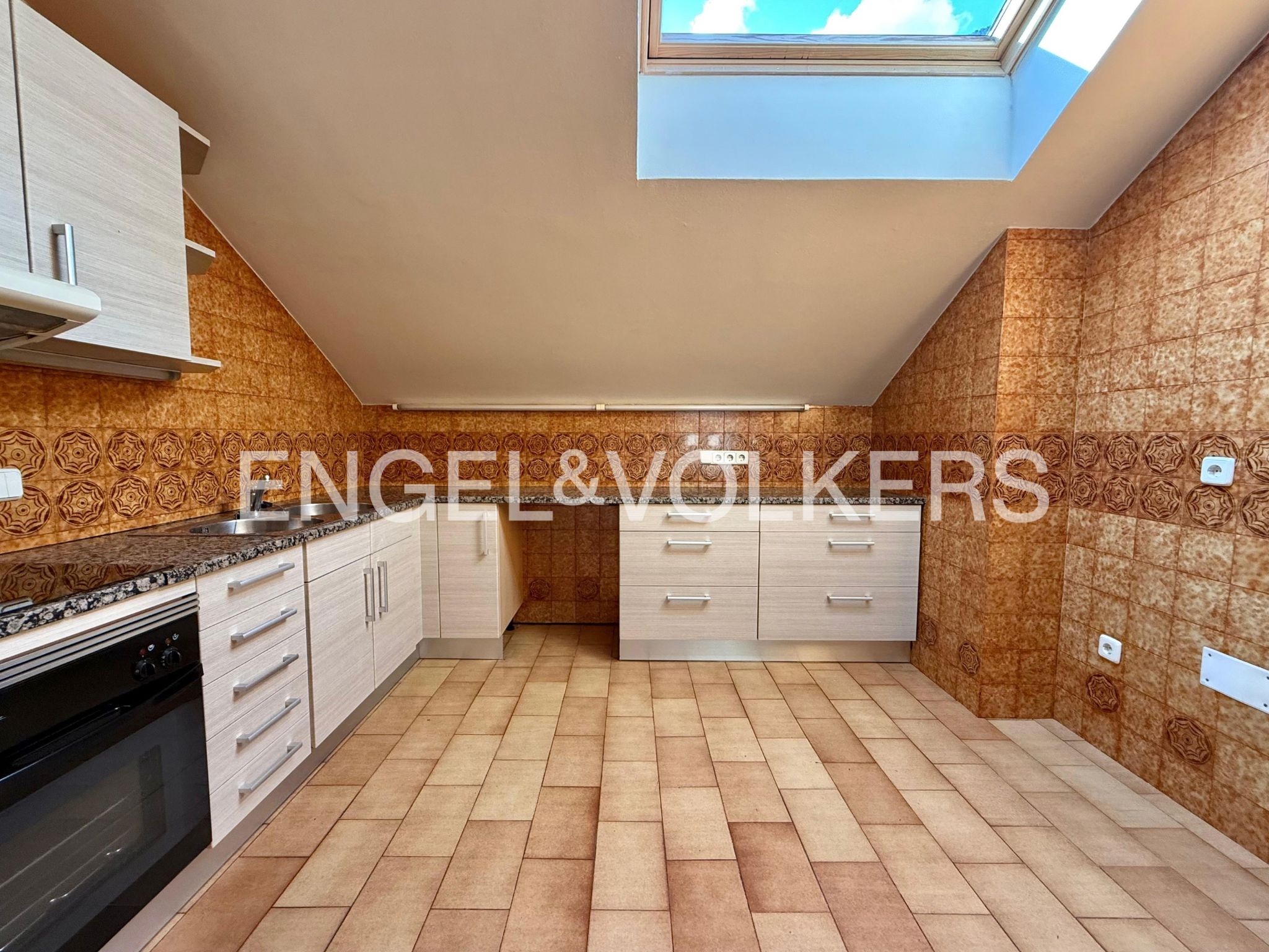 Àtic de lloguer a Santa Coloma, 4 habitacions, 211 metres