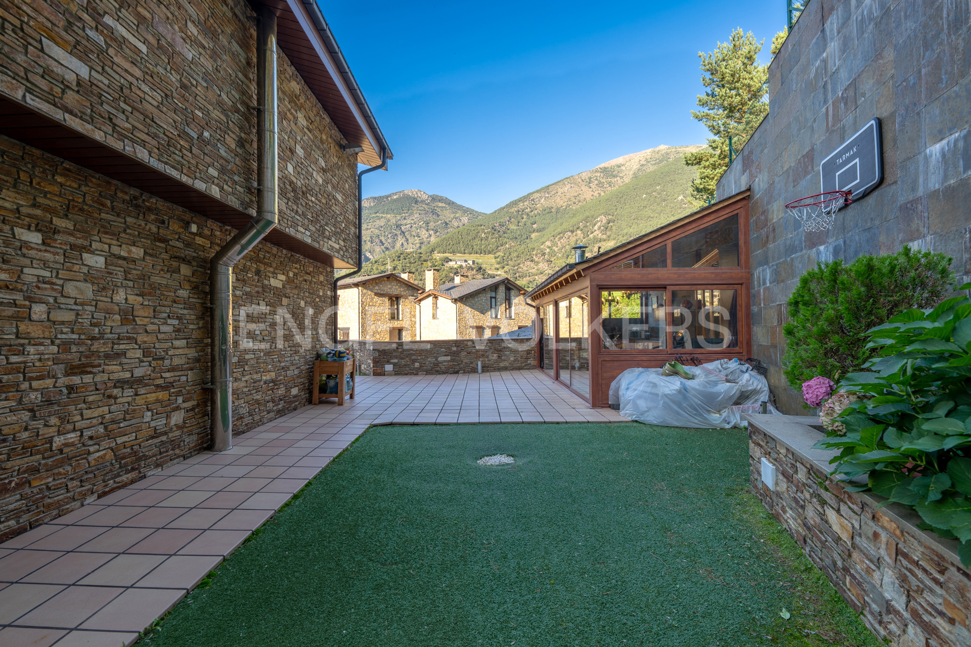 Chalet en venta en Aixirivall, 4 habitaciones, 488 metros