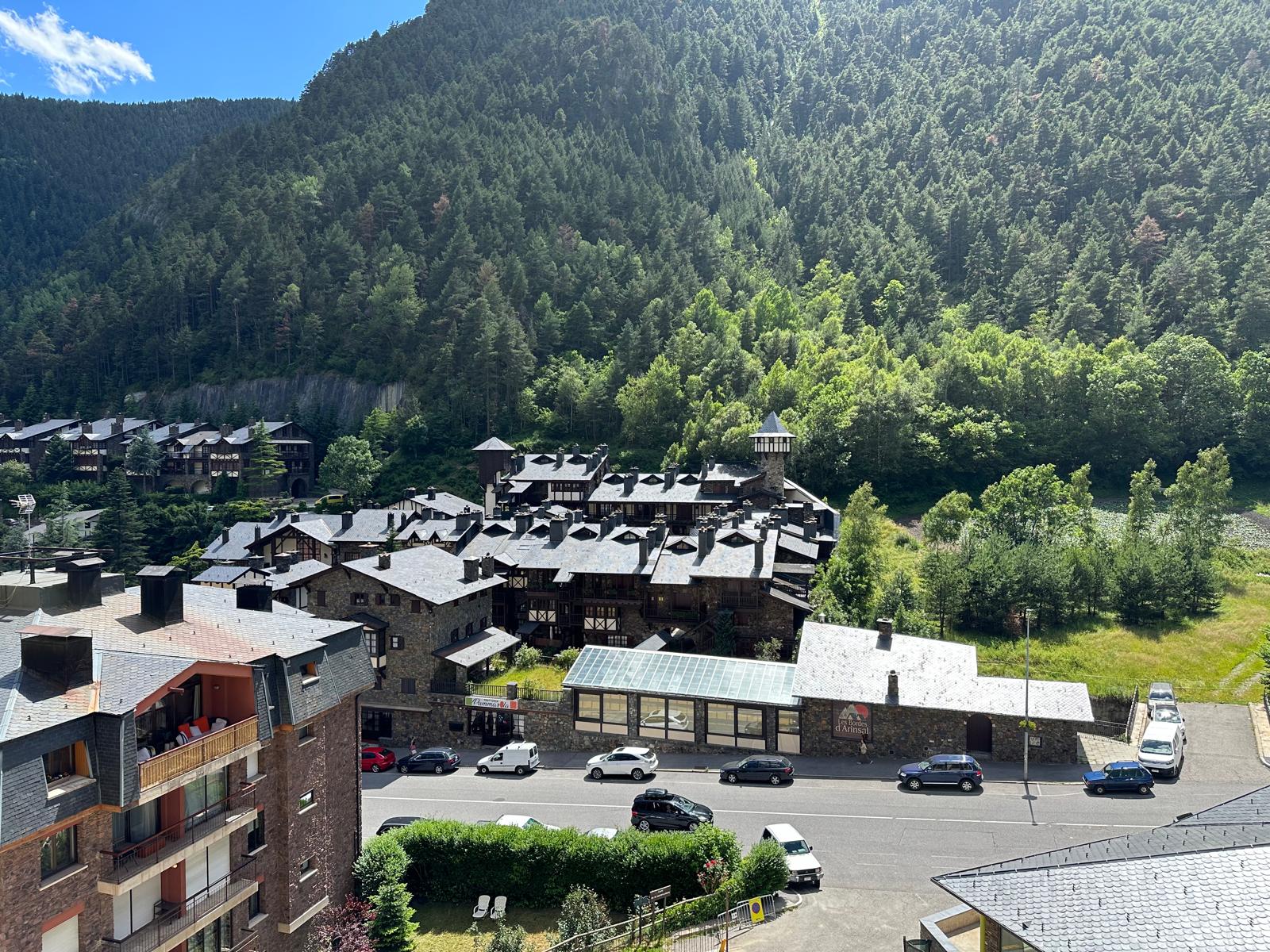 Piso de alquiler en Arinsal, 2 habitaciones, 107 metros